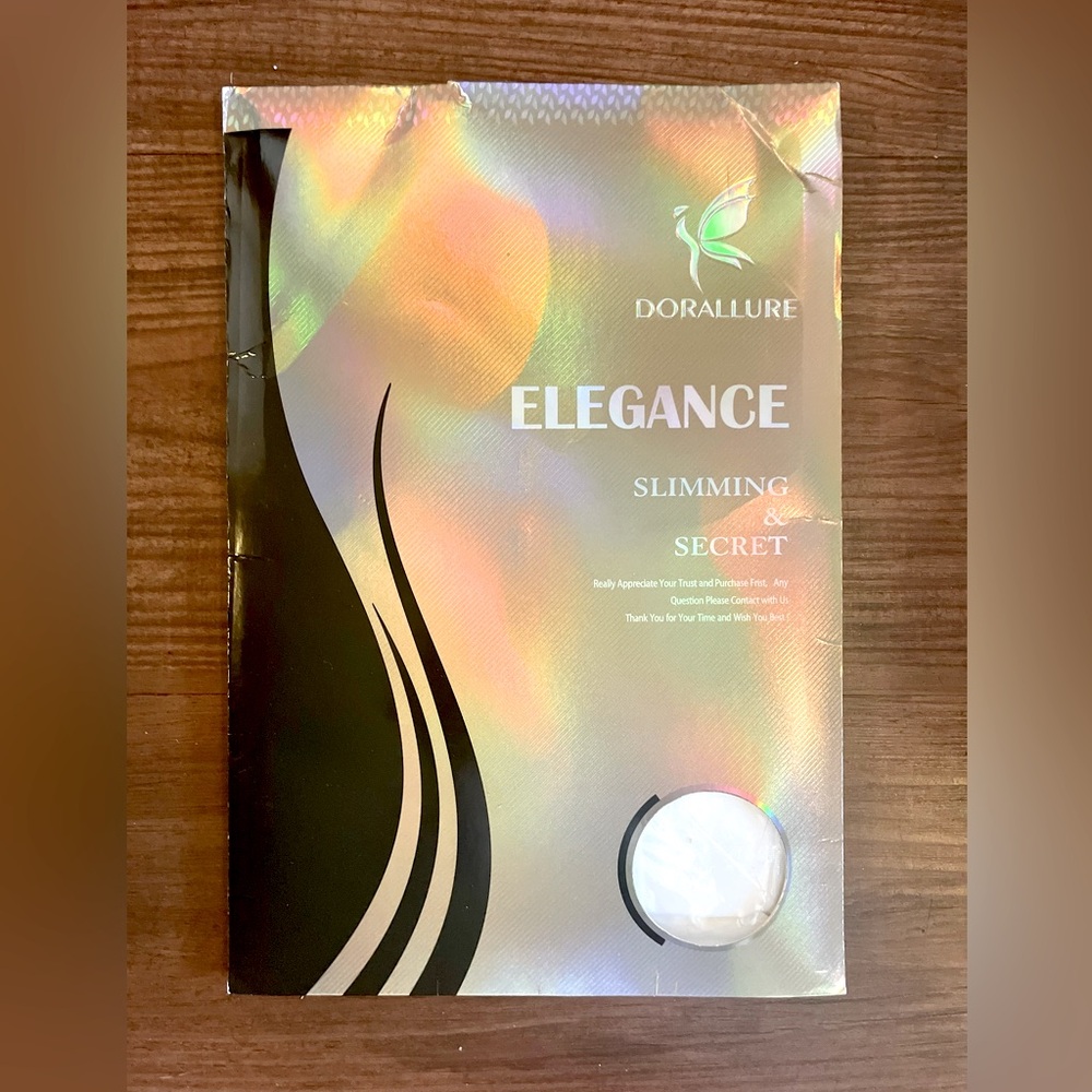 Dorallure Elegance White Lace Top Thigh High Nylon Stockings Size A/B New In Box